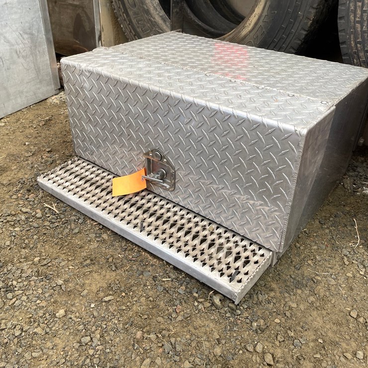 #10367 • Aluminum Step Toolbox with Stainless Latch