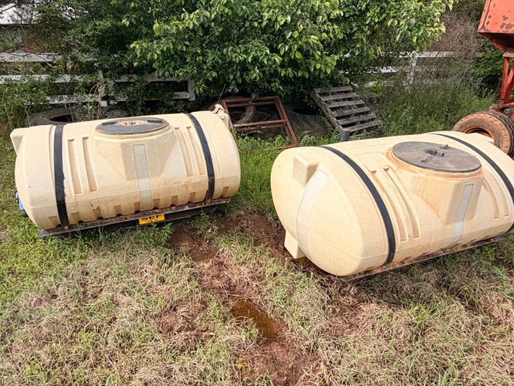 #516-•-#516-•-(2)-saddle-tanks-image-1