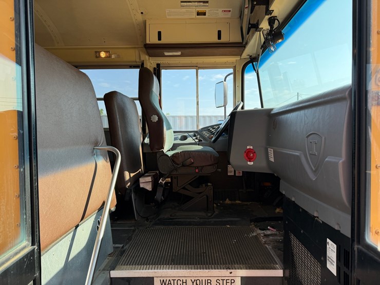 #551-•-#550-•-2011-international-school-bus-image-8