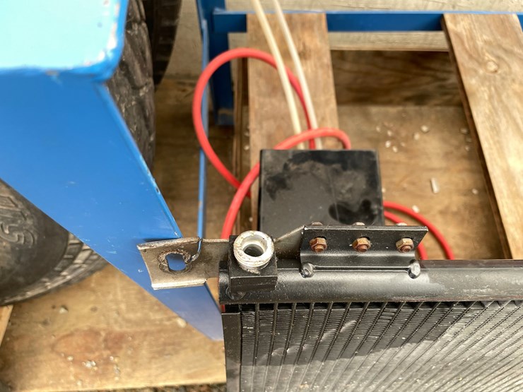 #10372-•-ac-condenser-off-of-a-salvage-truck-image-4