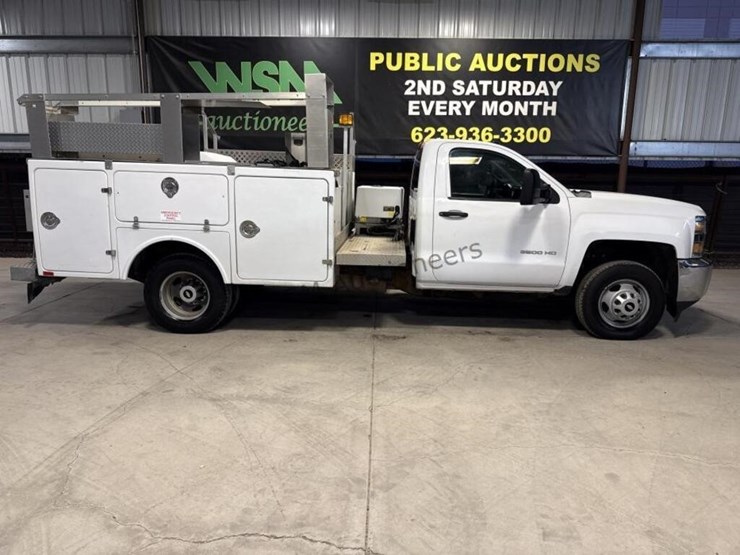 2015-chevrolet-silverado-3500hd-image-1