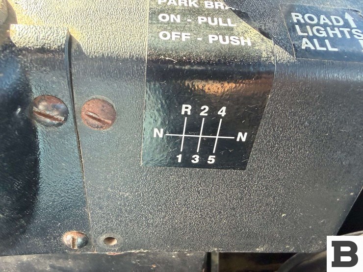 new-holland-1085-image-66