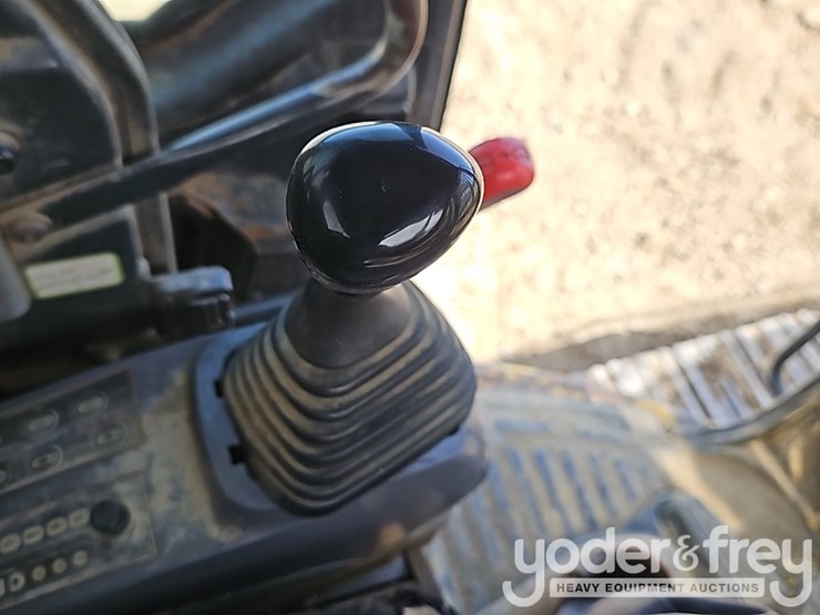 2005-komatsu-pc138-image-34