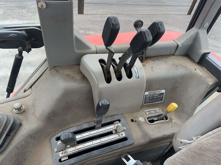 2001-kubota-m9000-image-25