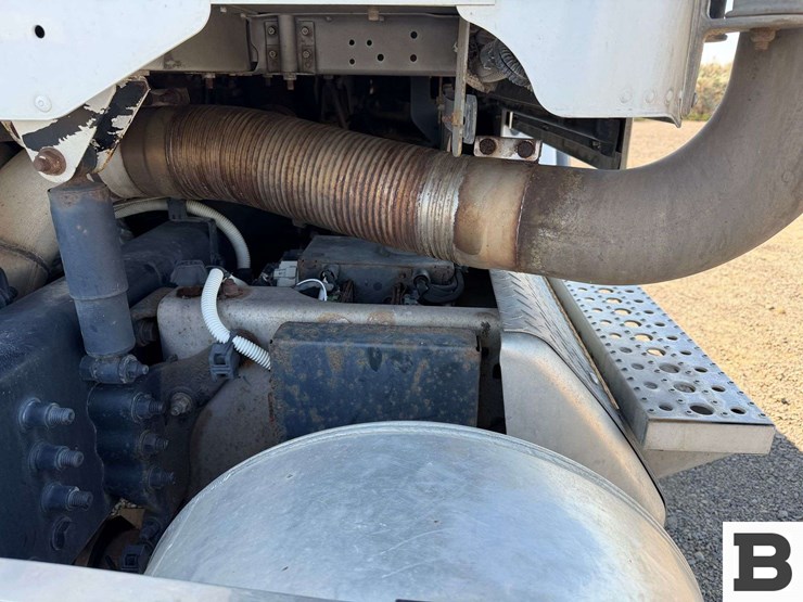 2012-freightliner-coronado-sd-tractor-truck-image-46