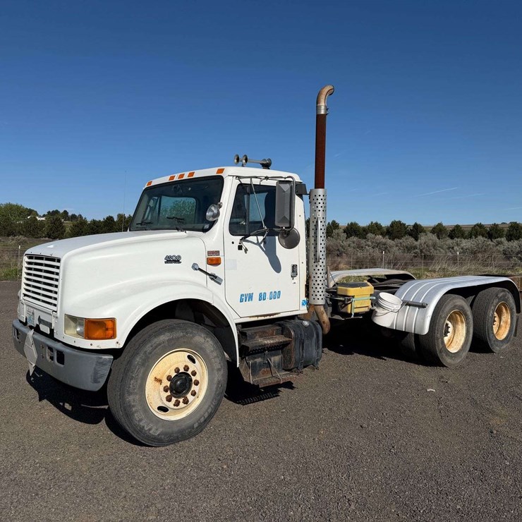 1998 International F-4900 Cab & Chassis Truck