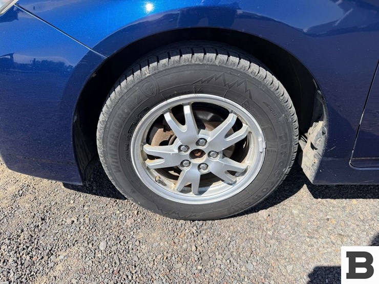 2011-toyota-prius-hatchback-image-11