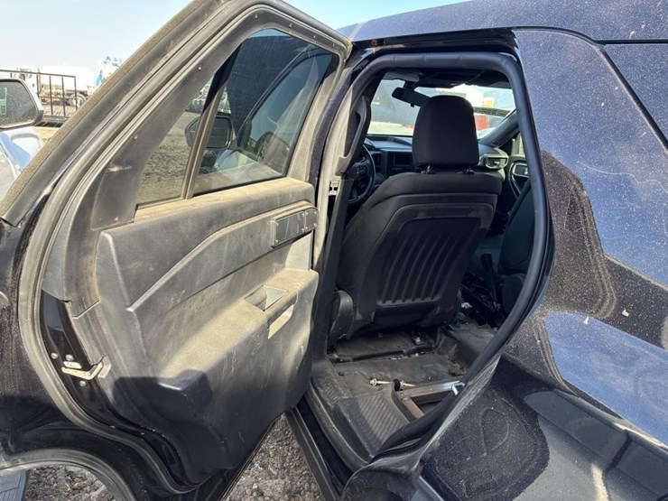 2020-ford-explorer-police-interceptor-image-16