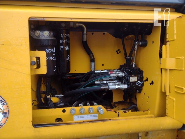 2013-deere-450j-image-39