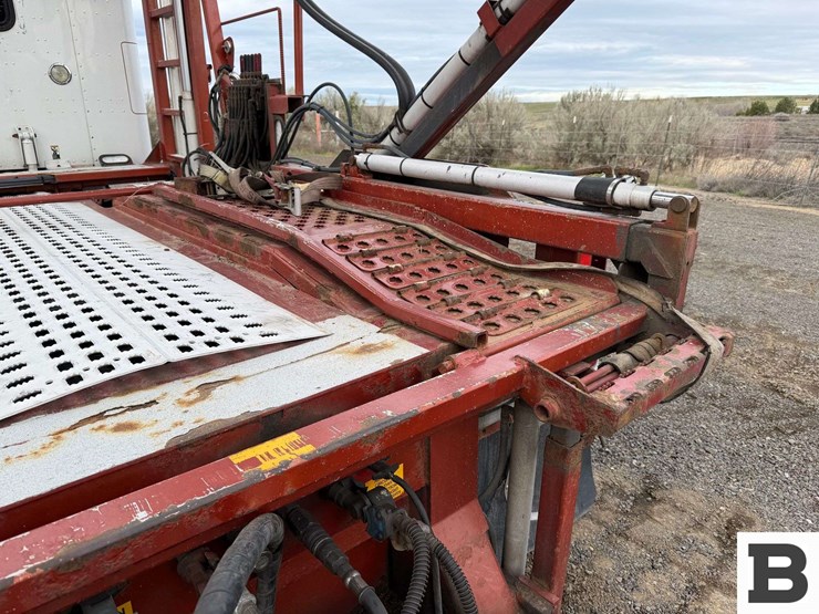 2013-peterbilt-388-image-28