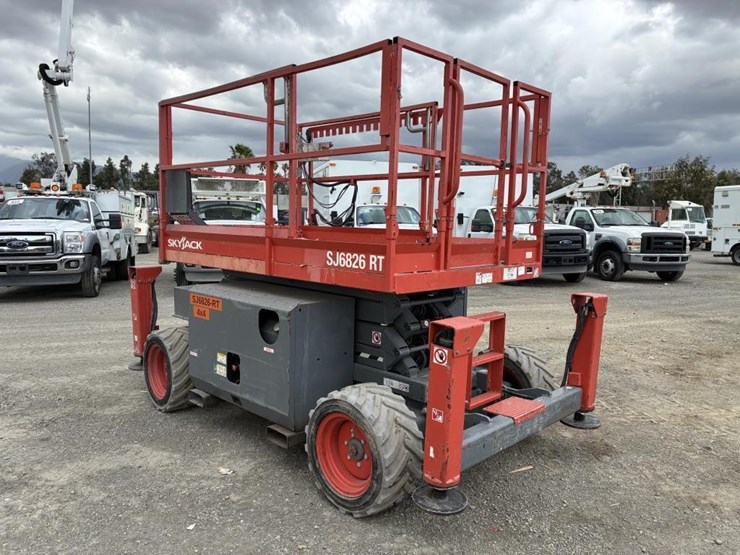 2019-skyjack-sj6826rt-image-4