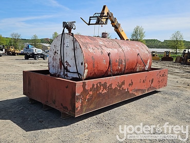 2000-gallon-fuel-tank-w/-spill-container-image-1