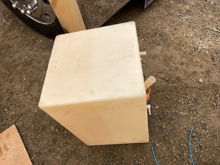 #10374-•-moeller-marine-poly-fuel-tank-image-3