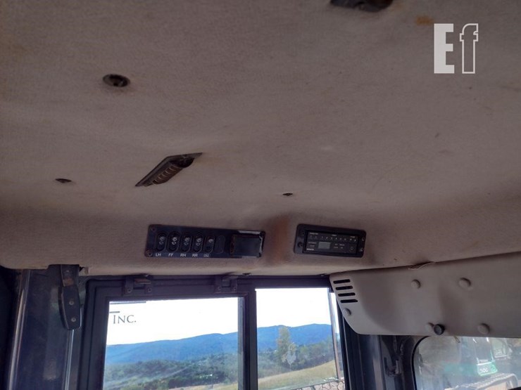 2013-komatsu-d39px-23-image-9