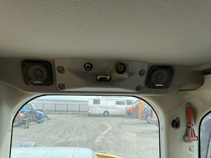 2016-kobelco-sk140sr-image-45