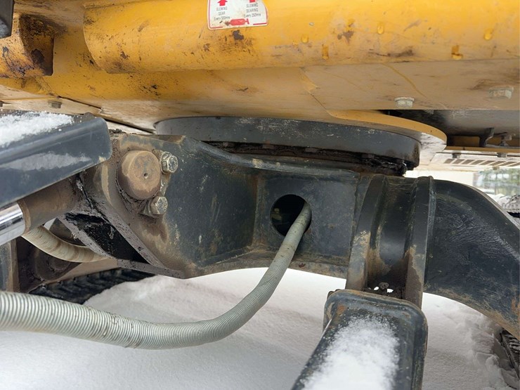 2019-deere-35g-image-34