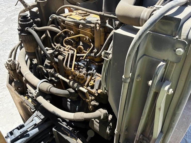 2009-caterpillar-cb24-image-25