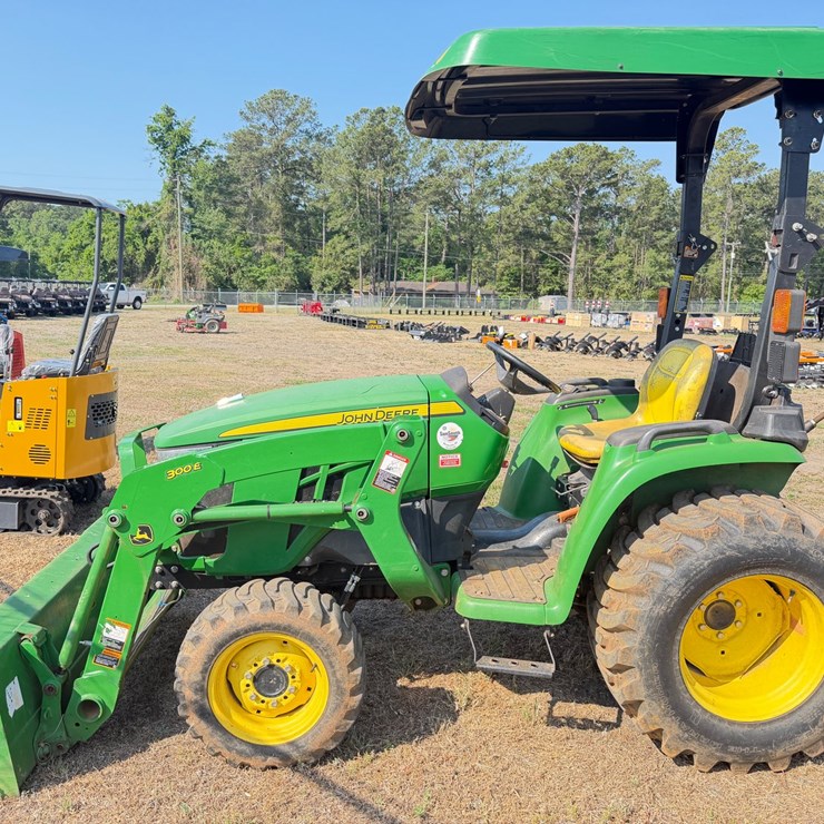 JOHN DEERE 3025E