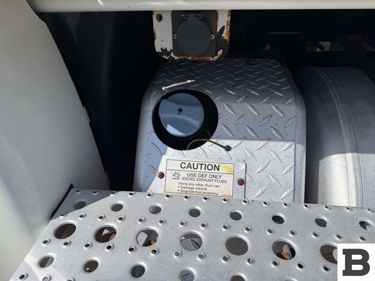 2012-freightliner-cascadia-125-image-11