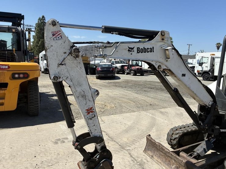 2015-bobcat-e32-image-8