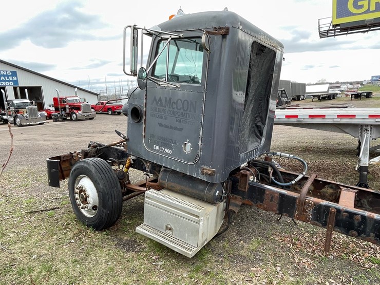 1992-peterbilt-377-image-6