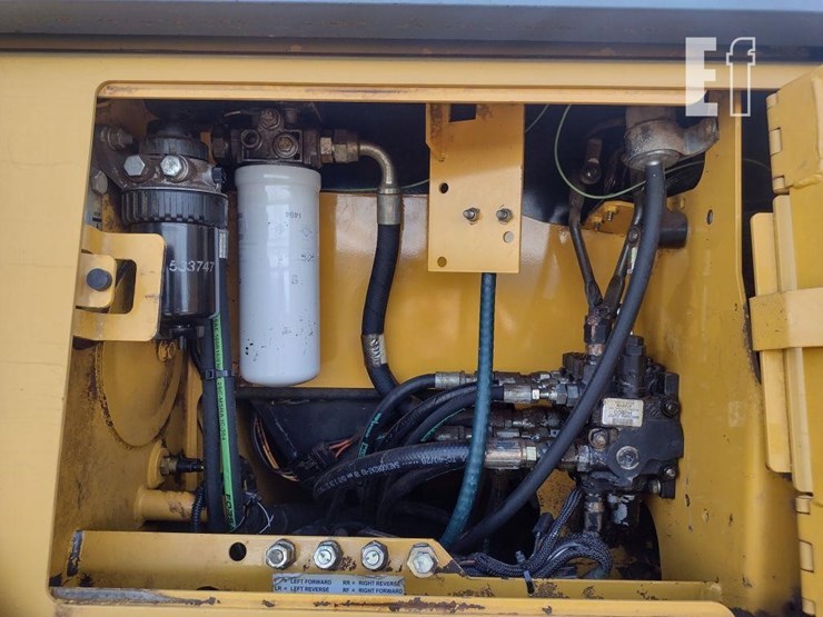 2004-deere-550j-lt-image-30