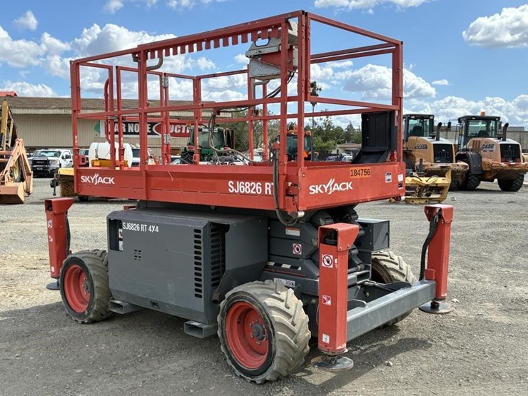 2019-skyjack-sj6826rt-image-2