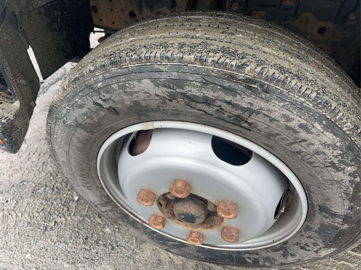 2020-hino-195-image-9