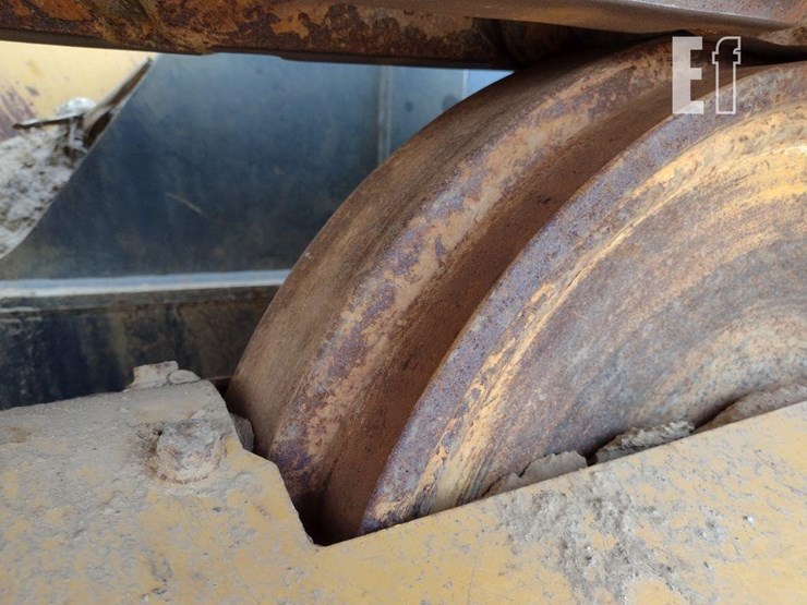 2013-deere-700k-lgp-image-35