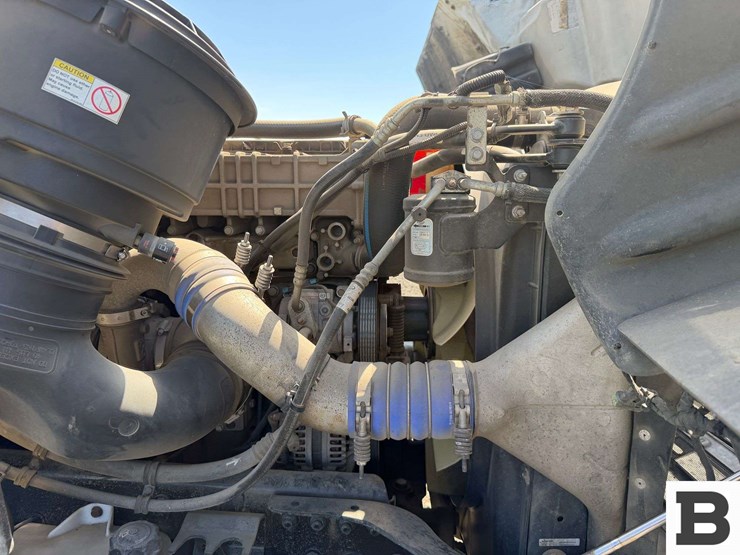 2016-freightliner-m2-bobtail-tractor-truck-image-41