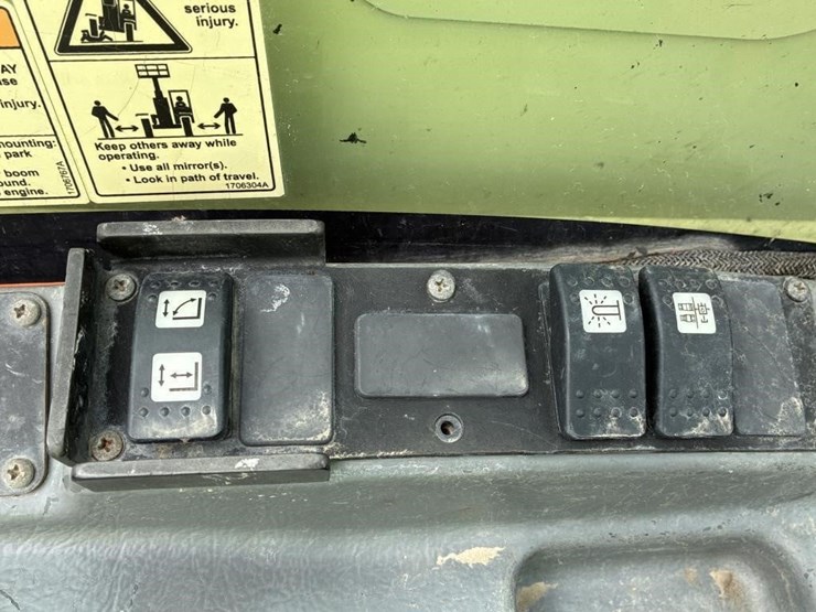 2015-jlg-g5-18a-image-25