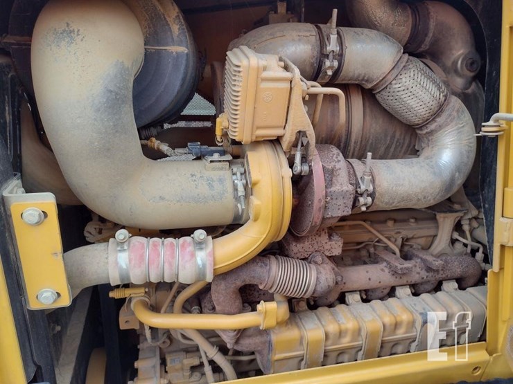 2013-deere-700k-lgp-image-46