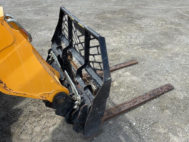 2015-jcb-525-image-9