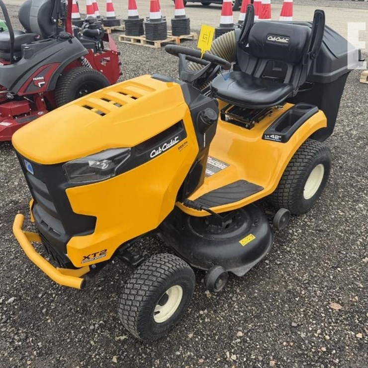 2017 CUB CADET XT2 LX42