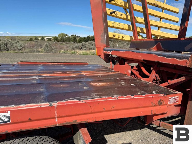 new-holland-1085-image-32