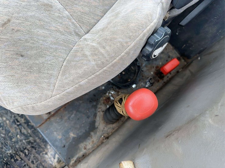 2001-kubota-m9000-image-28