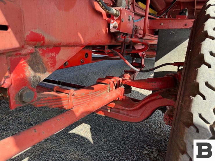 new-holland-1085-image-30