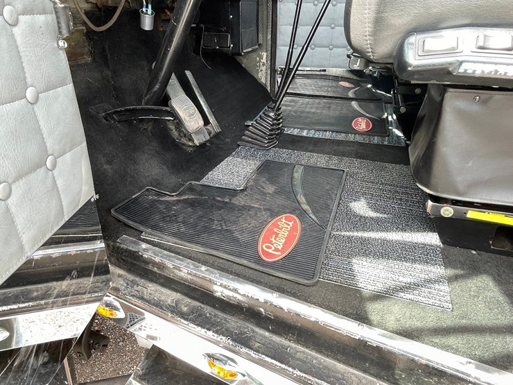 1970-peterbilt-358-image-108