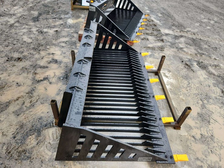 future-ft-clg72-skid-steer-rock-bucket-image-3