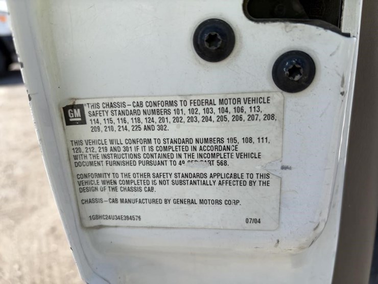 2004-chevrolet-silverado-2500hd-image-16