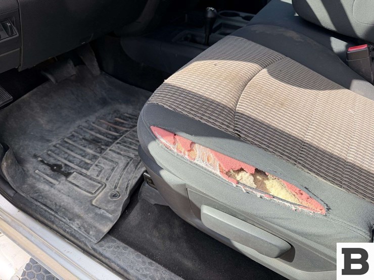 2012-dodge-3500-image-26