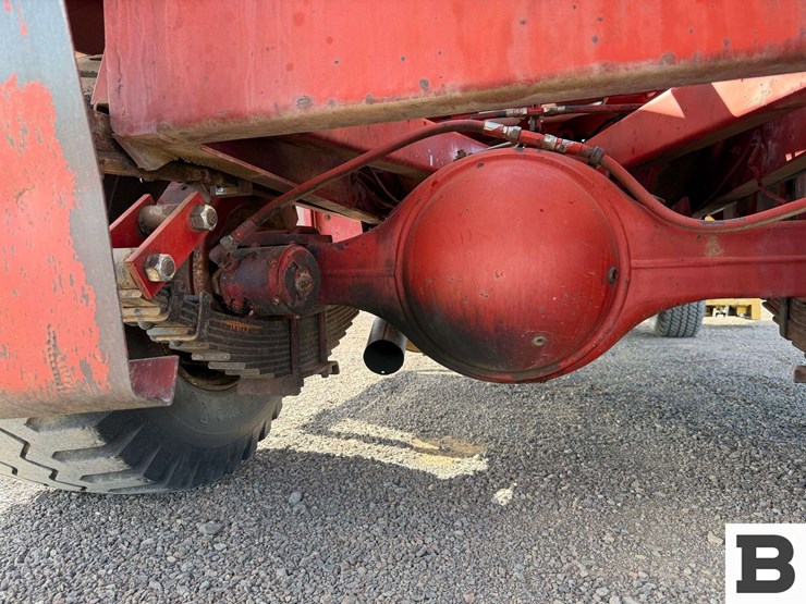 new-holland-1085-image-43