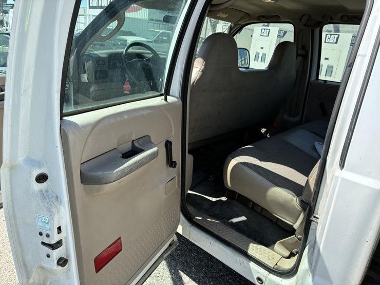 2004-ford-f350-image-13