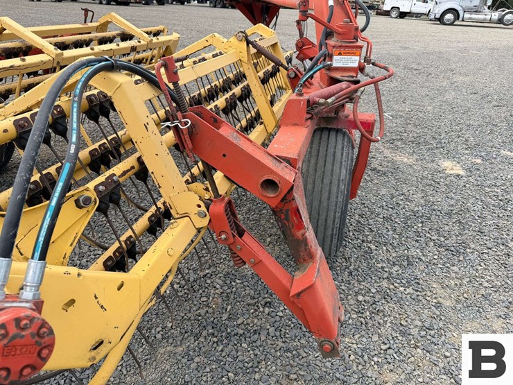 new-holland-216-image-27