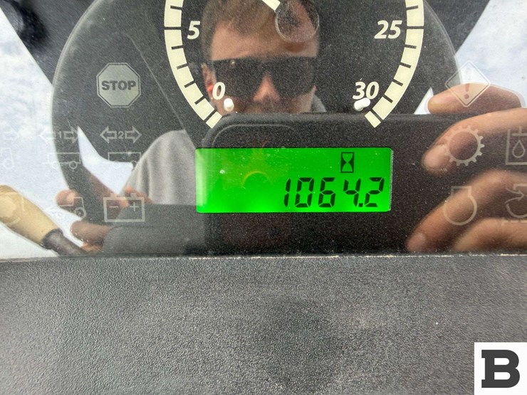 2015-john-deere-5075e-image-87