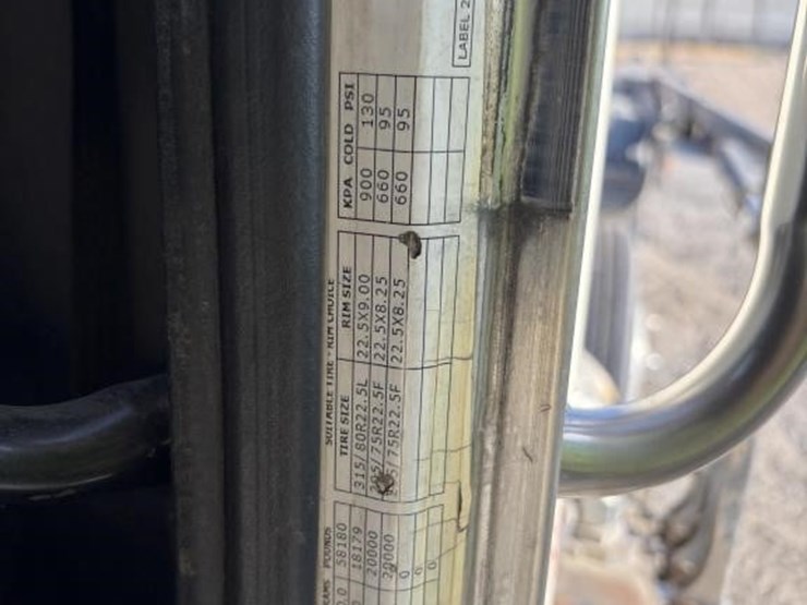 2015-peterbilt-365-image-21