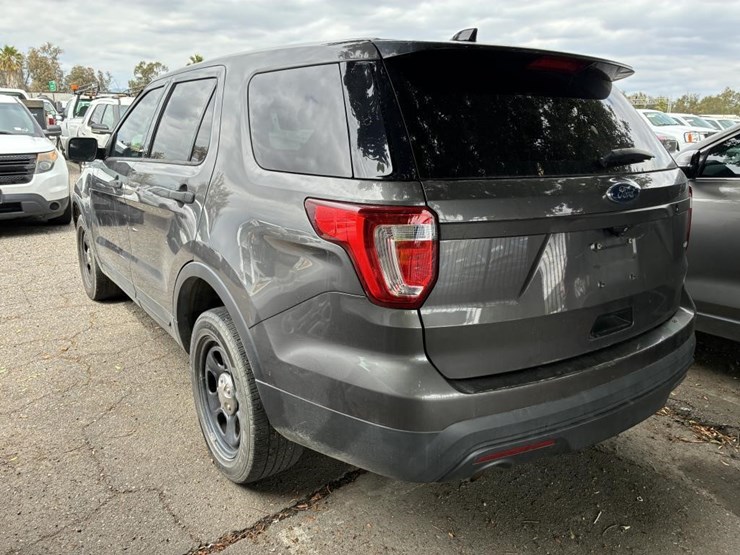 2016-ford-explorer-image-4