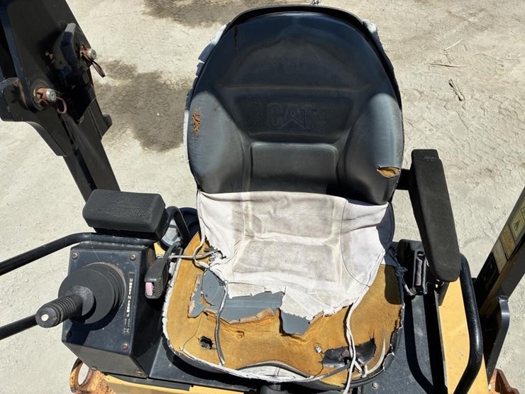 2009-caterpillar-cb24-image-19