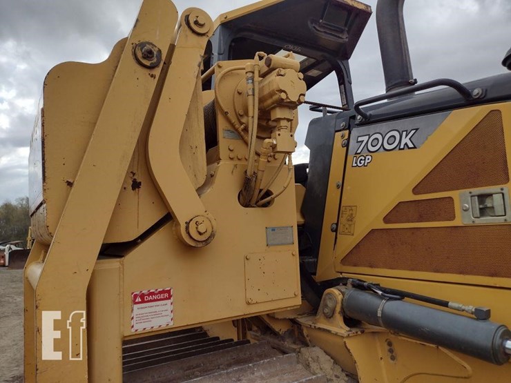 2013-deere-700k-lgp-image-38