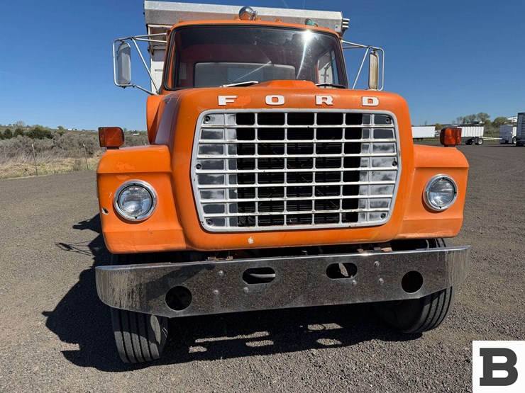 1979-ford-800-image-8